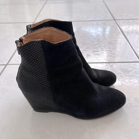 H by Hudson England Sefton Ankle Wedge Suede Snakeskin Embossed Bootie Size 7 - Picture 1 of 6